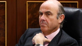 Los taxistas instan al Ministro Guindos a utilizar las nuevas tecnologías para pedir Taxi