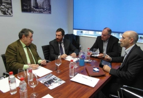 Las organizaciones representativas de los taxistas de España se reúnen con Enrique Clavet, eurodiputado de UPyD