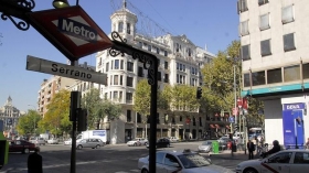 La calle Serrano cuenta desde este enero con 51 plazas para taxi