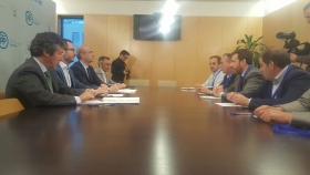 PRIMEROS RESULTADOS MANIFESTACIÓN 30M: FEDETAXI SE REUNIÓ CON LOS GRUPOS PARLAMENTARIOS DEL PP Y PSOE HACIENDO ENTREGA DE UNA PETICIÓN DE MEDIDAS PARA LA MEJORA DEL SECTOR