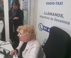 Manuela Carmena a los taxistas: «Queremos escuchar todas vuestras reivindicaciones»
