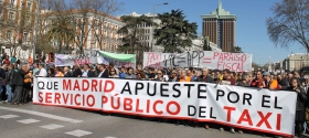 Miles de taxistas madrileños protestan contra la actitud irresponsable del Ayuntamiento