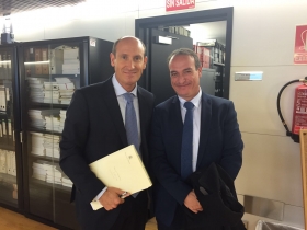 FEDETAXI SE REÚNE CON EL PSOE PARA PRESENTAR MEDIDAS CONTRA EL INTRUSISMO EN EL SECTOR DEL TAXI