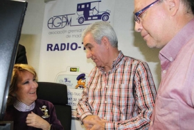 Esperanza Aguirre visita la sede de la Asociación Gremial de Auto-Taxi