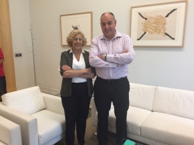 La Asociación Gremial de Auto-Taxi de Madrid se reúne con la Alcaldesa de la capital, Manuela Carmena
