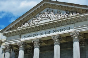 FEDETAXI IMPULSA UNA ENMIENDA POR LA VÍA PARLAMENTARIA QUE IMPIDA A UBER Y CABIFY DESENTENDERSE DE SUS CONDUCTORES