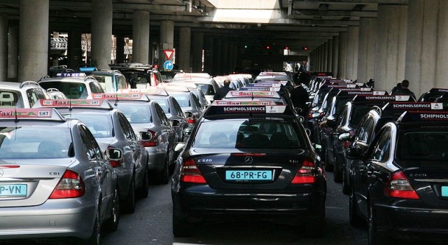 EL SECTOR DEL TAXI PIERDE AL AÑO MÁS DE 50.000.000 EUROS POR EL INTRUSISMO