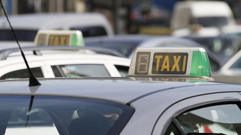 REFUERZO DEL SERVICIO DE TAXI CON MOTIVO DE LA FESTIVIDAD DEL 9 DE NOVIEMBRE