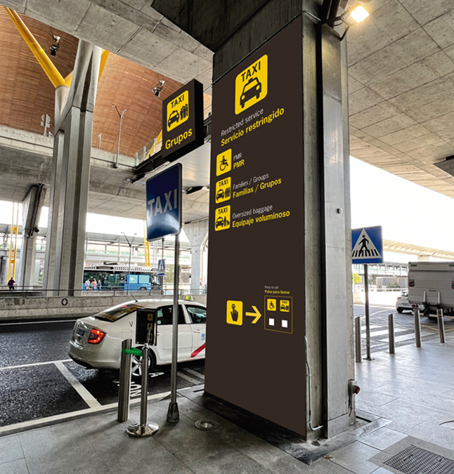 CAMBIO DE BALIZA (ALTA OCUPACIÓN) EN LA COLA DE TAXIS DE LA T4 LLEGADAS