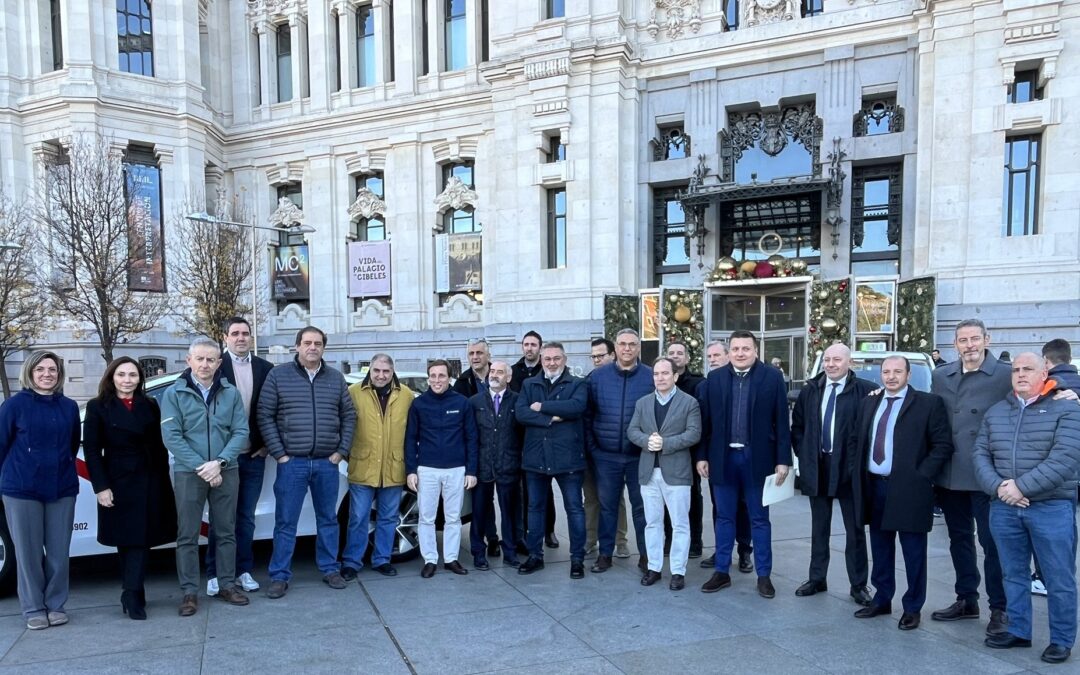 EL ALCALDE DE MADRID FELICITA LAS FIESTAS AL SECTOR DEL TAXI